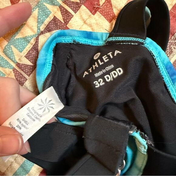 Athleta Swim Top Bikini size 32 D/DD - Picture 2 of 6
